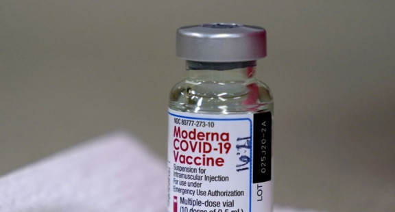 Nhật Bản phê duyệt vaccine Covid-19 của Moderna cho mũi tiêm thứ 3