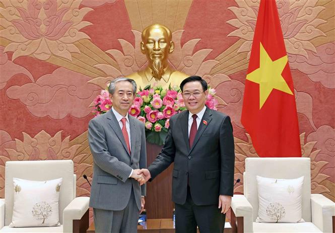 Chủ tịch Quốc hội Vương Đình Huệ tiếp Đại sứ Trung Quốc tại Việt Nam Hùng Ba