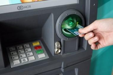 Khách hàng được rút 5 triệu đồng/lần từ ATM