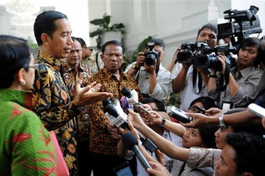 Sự cố AirAsia và bản lĩnh xử lý khủng hoảng của Joko Widodo