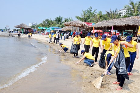 Chiến dịch tuyên truyền hướng dẫn ngư dân sống với biển, không hủy hoại biển