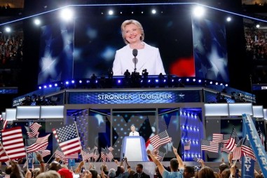Bầu cử Mỹ: Bà Clinton dẫn trước ông Trump ở các bang còn do dự