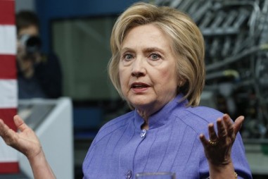 Bà Hillary Clinton phải điều trần bằng văn bản về bê bối email