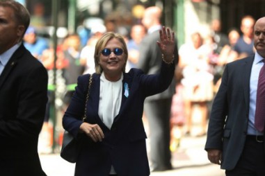 Bà Hillary Clinton ngất xỉu trong Lễ tưởng niệm 11/9