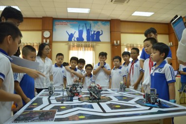 Hơn 500 “kỹ sư robot” nhí tham gia ngày hội Robothon