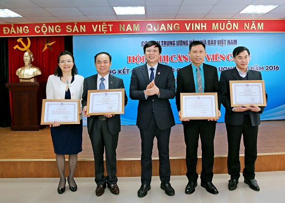 Vinh dự nhận bằng khen Tập thể lao động xuất sắc tiêu biểu năm 2016