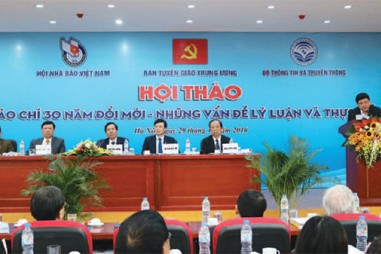 Nhìn từ lý luận đến thực tiễn
