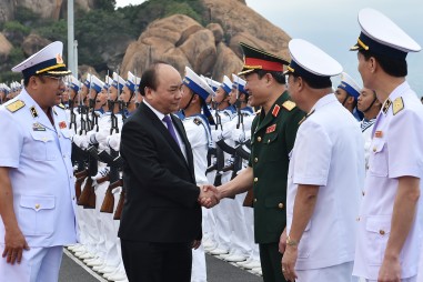 Thủ tướng Chính phủ dự lễ thượng cờ 2 tàu ngầm Kilo