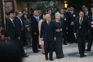 Nhà vua và Hoàng hậu Nhật Bản gặp mặt tình nguyện viên JICA tại Việt Nam