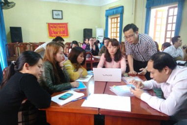Lớp tập huấn làm báo trong thời đại facebook tại Yên Bái