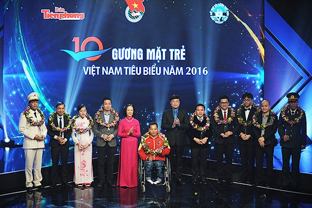 Vinh danh 10 Gương mặt trẻ Việt Nam tiêu biểu năm 2016