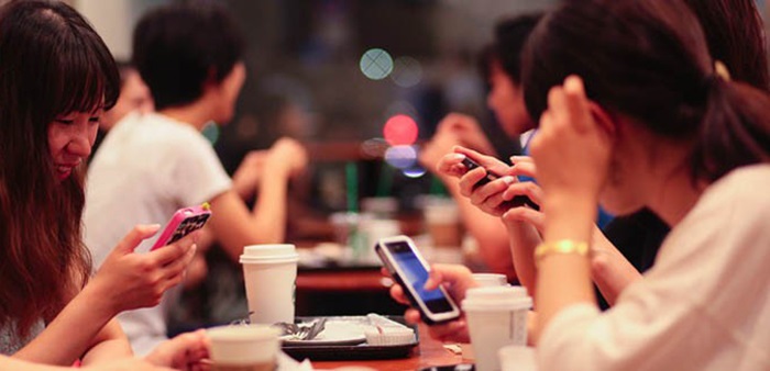 Việt Nam có hơn 55% dân số sử dụng điện thoại thông minh