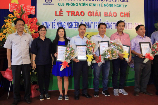 Trao giải báo chí viết về kinh tế nông nghiệp và phát triển nông thôn lần III - 2017