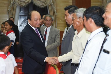 Thủ tướng thăm cộng đồng người Việt tại Campuchia