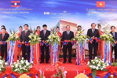Thủ tướng Nguyễn Xuân Phúc khai trương khách sạn 5 sao đầu tiên tại Lào