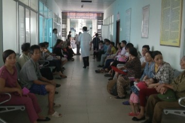Bệnh viện đa khoa Hưng Yên quá tải do nắng nóng kéo dài