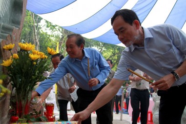 Đặt bia kỷ niệm ghi dấu Báo Giải Phóng