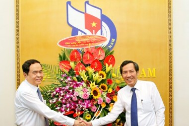 Chủ tịch UBTƯ MTTQ Việt Nam thăm, chúc mừng Hội Nhà báo Việt Nam