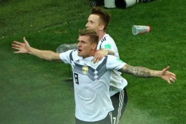 Toni Kroos giúp Đức có chiến thắng hú vía trước Thụy Điển