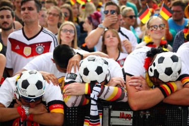 Cổ động viên Đức bị sốc bởi thất bại World Cup sau 80 năm