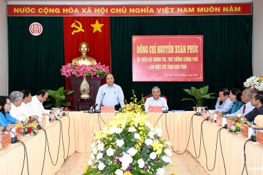 Thủ tướng Chính phủ làm việc với lãnh đạo tỉnh Kon Tum