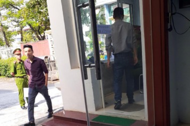 Văn phòng UBND tỉnh Điện Biên: Quy định “lạ” với báo chí?