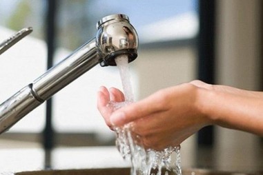 Điều chỉnh giảm giá nước sạch cho người dân
