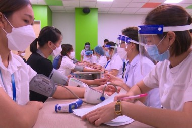 Thủ tướng yêu cầu Bộ Y tế đàm phán mua vaccine do 4 hiệp hội đề xuất