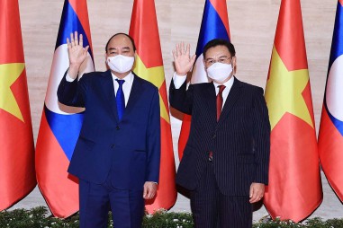 Chủ tịch nước Nguyễn Xuân Phúc hội kiến Chủ tịch Quốc hội Lào
