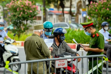 Hà Nội: Kiểm tra giấy đi đường không phải để phạt người dân