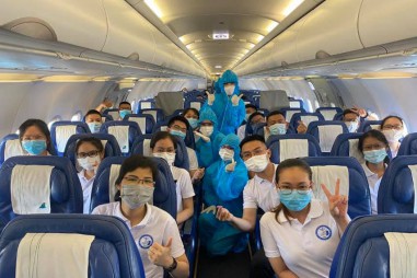 Bamboo Airways điều chuyên cơ đưa đoàn y bác sĩ ĐH Y Dược Huế tiếp viện Đồng Nai chống dịch