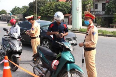 Hà Nội tiếp tục xử phạt 900 trường hợp vi phạm phòng chống dịch