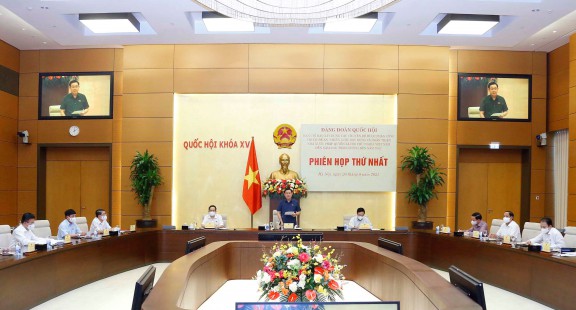 Chủ tịch Quốc hội Vương Đình Huệ chủ trì phiên họp về chiến lược xây dựng và hoàn thiện Nhà nước pháp quyền