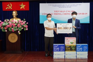  Tập đoàn TH trao tặng hơn 500.000 sản phẩm ủng hộ TP. Hồ Chí Minh chống dịch