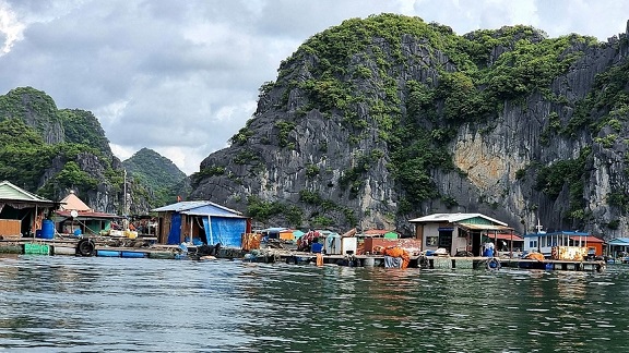 Tháo dỡ lồng bè nuôi cá ở Cát Hải, Hải Phòng: Quan tâm việc làm, đời sống ngư dân