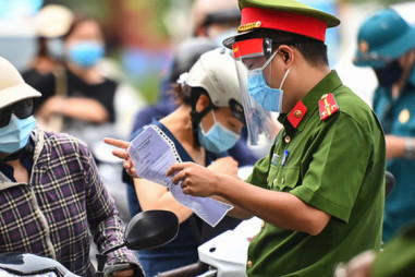 Hà Nội công bố thêm 2 số điện thoại đường dây nóng phục vụ đăng ký cấp giấy đi đường