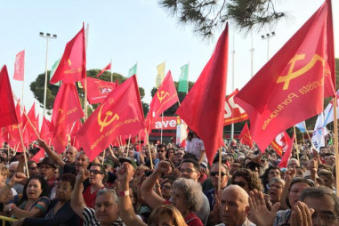 Vấn đề chủ nghĩa xã hội trong cuộc cách mạng Bồ Đào Nha