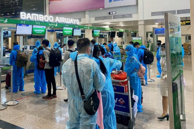 Chuyến bay nghĩa tình đưa gần 500 người Sơn La và Hà Giang về quê