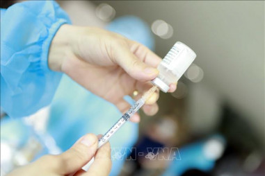 Hà Nội thông tin về sự cố tiêm nhầm vaccine Covid-19 cho 18 trẻ em