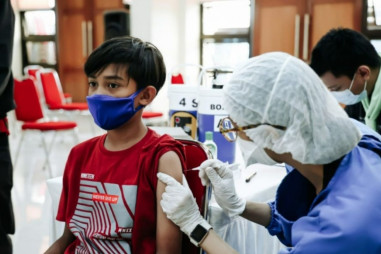 Indonesia lọt top 5 quốc gia có tỷ lệ tiêm chủng vaccine Covid-19 cao nhất thế giới