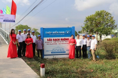 Khánh thành cầu dân sinh ở Cà Mau, Thép Miền Nam – VNSTEEL làm điểm tựa cho học sinh đến trường