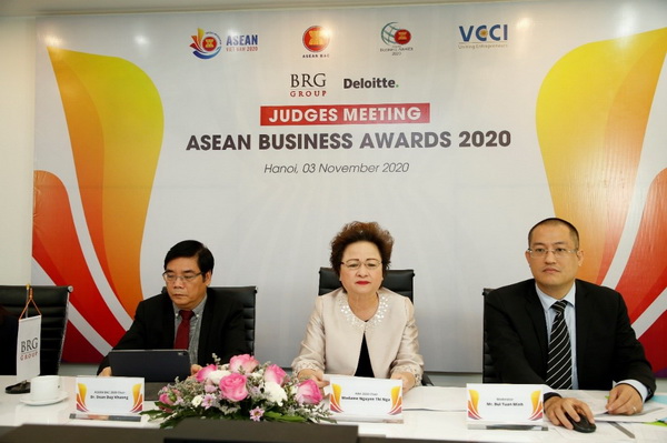Hội đồng giám khảo công tâm lựa chọn những DN xuất sắc nhất tại ABA 2020