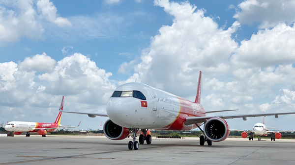 Vietjet chở 200 máy thở hiện đại từ Đức về Việt Nam