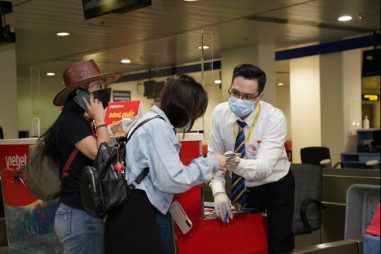Vietjet tặng bảo hiểm bay an toàn trong mùa dịch cho hành khách