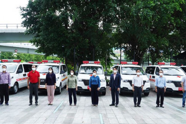Vietjet và HDBank tặng xe cứu thương phòng chống dịch