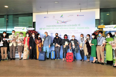 Nha Trang đón chuyến bay chở khách du lịch quốc tế có hộ chiếu vắc xin của Bamboo Airways