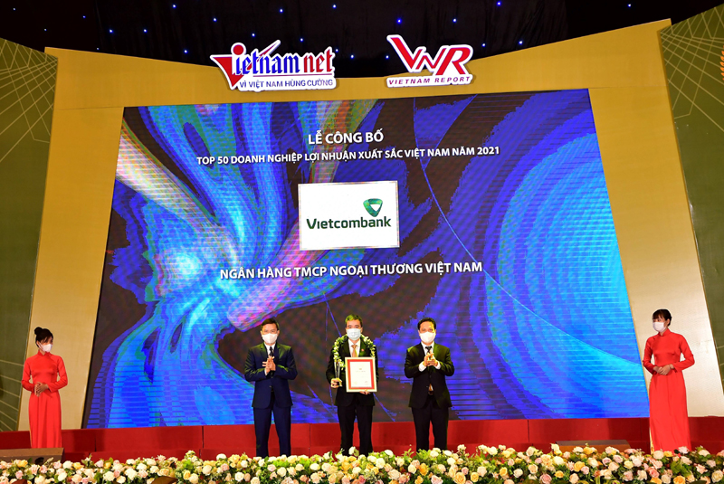 Vietcombank tiếp tục khẳng định vị trí số 1 trong các ngân hàng thuộc bảng xếp hạng Profit500 năm 2021