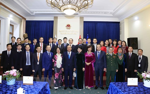 Chủ tịch nước gặp mặt cán bộ, nhân viên Đại sứ quán Việt Nam tại Nga