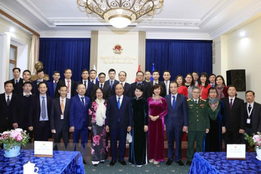 Chủ tịch nước gặp mặt cán bộ, nhân viên Đại sứ quán Việt Nam tại Nga