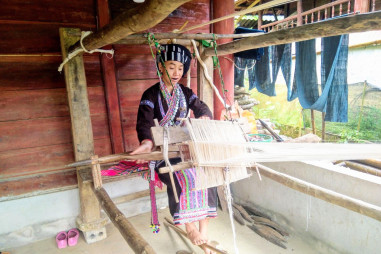 Bảo tồn nghề dệt thổ cẩm truyền thống của đồng bào dân tộc Lự ở huyện Tam Đường, tỉnh Lai Châu
